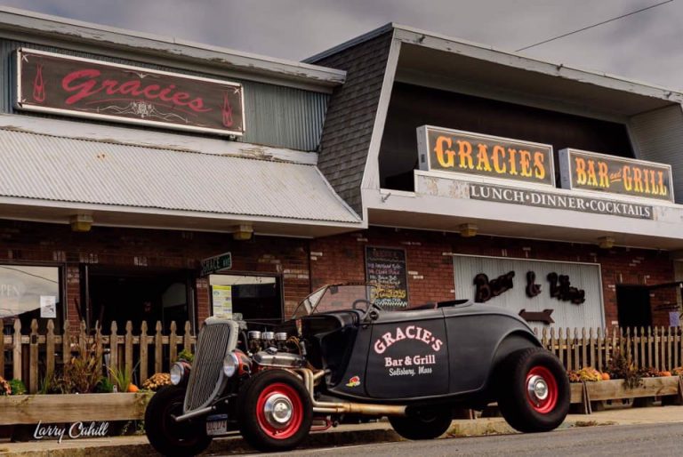 Current Hours Gracie's Bar & Grill